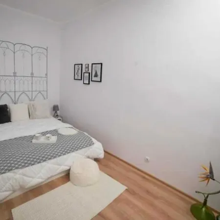 Charming Apartament Center