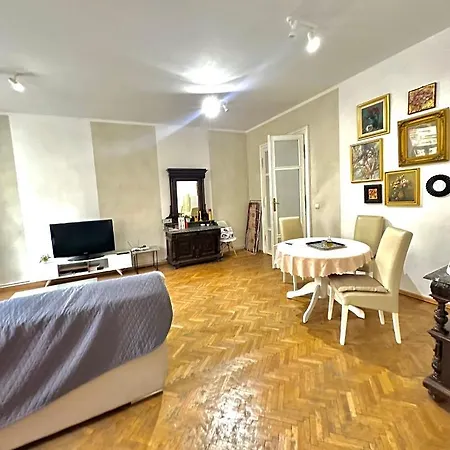 Charming Apartament Center *